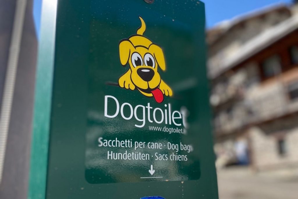 distributore di sacchetti igienici per cani